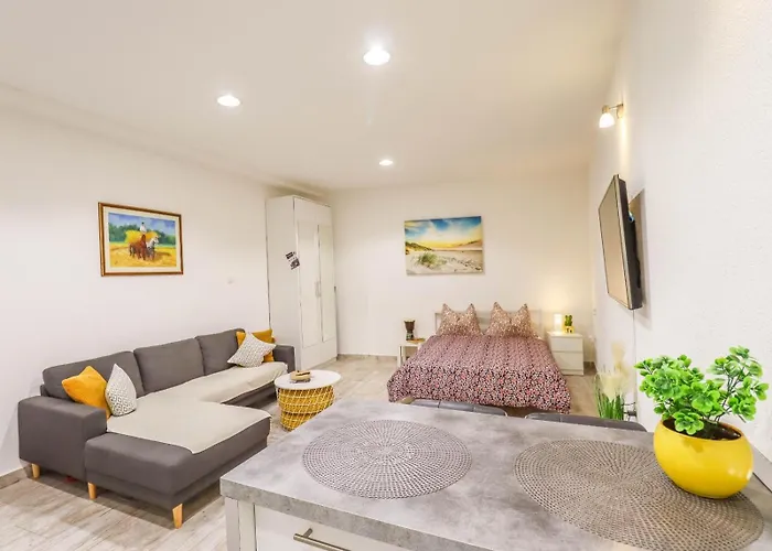 De Mare Ρόβινι